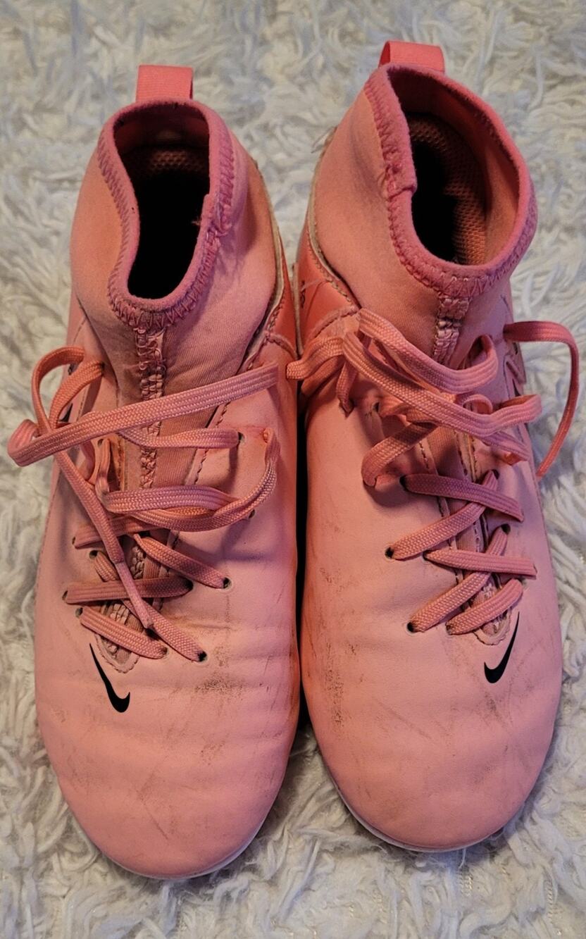 Children's Nike cleets pink size 1Y